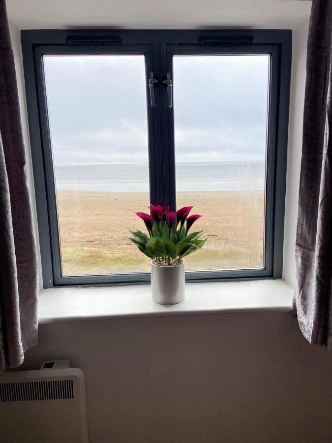 Beach Front Apt With Stunning Sea View Swansea Extérieur photo