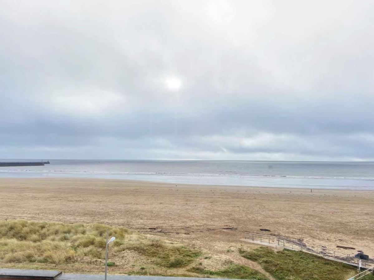 Beach Front Apt With Stunning Sea View Swansea Extérieur photo