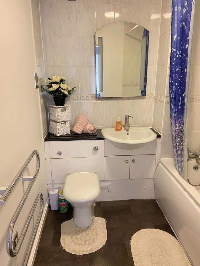 Beach Front Apt With Stunning Sea View Swansea Extérieur photo