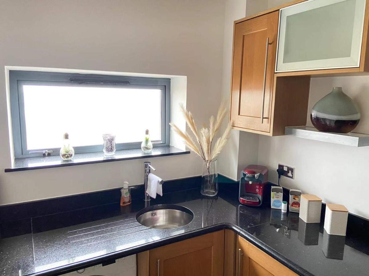 Beach Front Apt With Stunning Sea View Swansea Extérieur photo