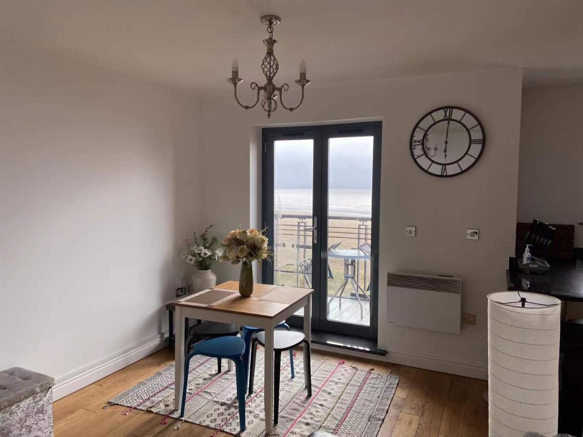 Beach Front Apt With Stunning Sea View Swansea Extérieur photo