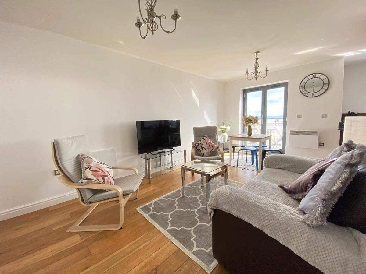 Beach Front Apt With Stunning Sea View Swansea Extérieur photo