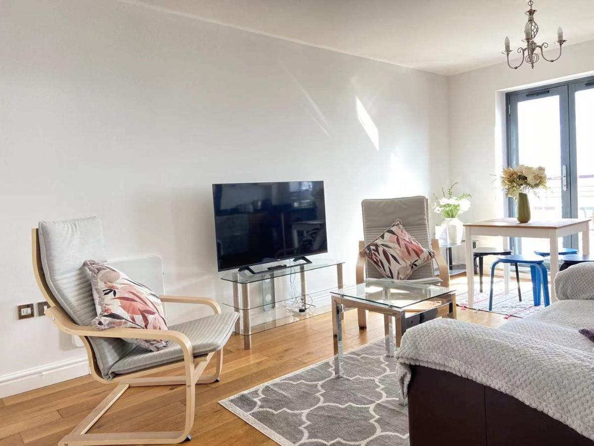 Beach Front Apt With Stunning Sea View Swansea Extérieur photo